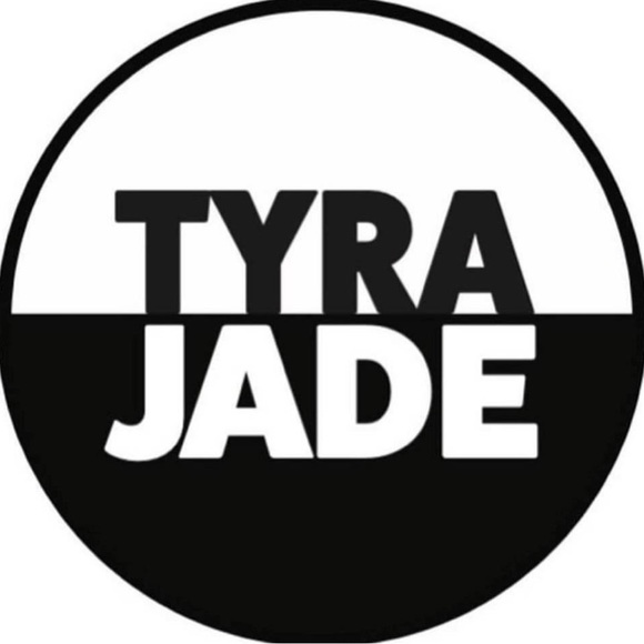 Meet your Posher, Tyra - Picture 2 of 2